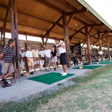 Overlooking Golf Course, Horizon Golf Residence, St Cyprien Apartament *