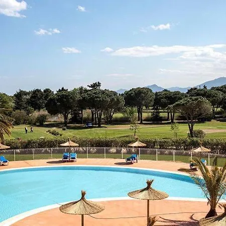 Overlooking Golf Course, Horizon Golf Residence, St Cyprien Apartament